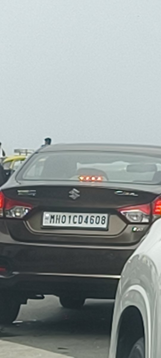 smanitj's tweet photo. @MumbaiPolice @MTPHereToHelp take action against cars who are standing ahead of crossing line and creating nuisance to traffic on F Road signal opp beginning of Coastal Road https://t.co/jx1cny4lDk