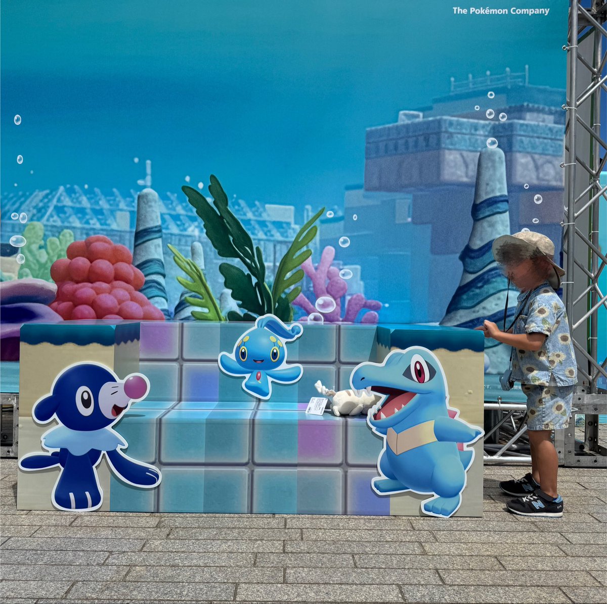 021_5_andF09's tweet photo. 赤レンガ×ぽこあポケモン
前日下見で入れなかったのもあって朝イチから来てすごい楽しそうだった🥰
ゲート通る前にタッチしたりいわくだきしたり生息地作って大満足✨
帰ってぽこぽけしてこれやったね〜って嬉しそうに話してた😆 https://t.co/DDdJdLVLO3