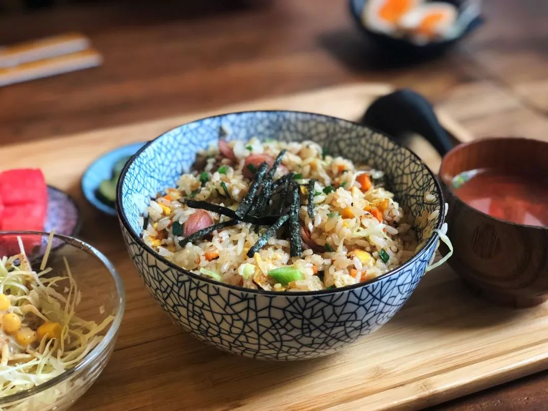 WayaratA's tweet photo. Late-night cravings hit Steaming pork bone soup u0026 warm rice bowls here, simmered slow just for you. 2AM, our kitchen’s still glowing for lonely souls with full bellies. https://t.co/Nag6mUkAcz