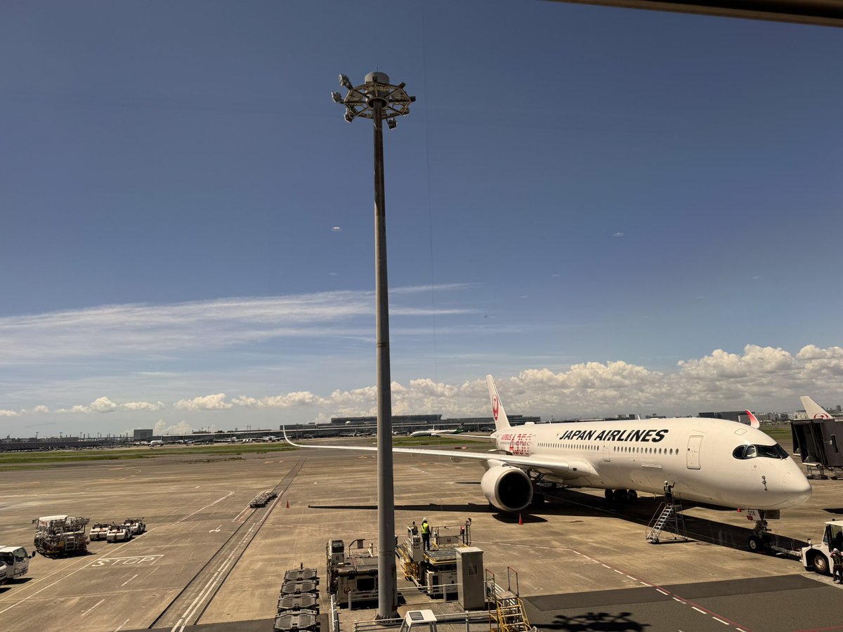 utuki0406's tweet photo. 急遽北海道に行く予定出来たから飛行機乗るけどかなりお高い……！
5万もするとは……
今は自動運転サービスとかあってちょっとビックリした https://t.co/lBU58w4SC7