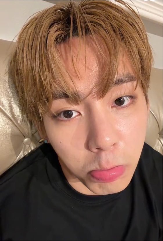 thv96_thv's tweet photo. 😊 https://t.co/iQOi6ScA0H