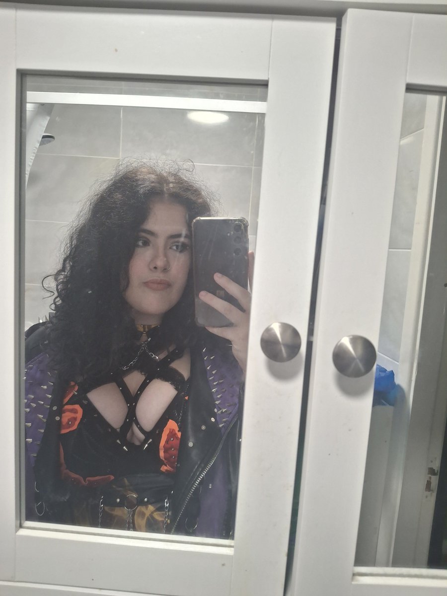 mia4brutality's tweet photo. Seeing my fave girl @Saraya todayyyyy https://t.co/YKnkRJVMPD
