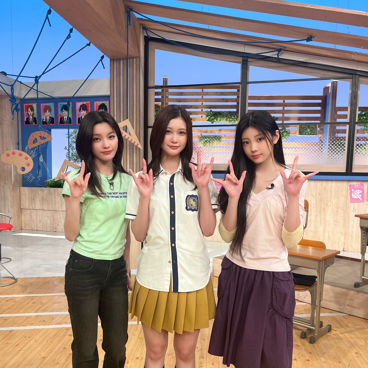 sukukaku_ntv's tweet photo. 明日9日(日)ひる11:45〜の
#スクール革命！は
「今これがバズってる」♡

ゲスト先生は #ILLIT の
#WONHEE ちゃん 
#IROHA ちゃん 🪽 ☆  ݁ ˖  ♪

女子生徒は #めるる 🎀 ⊹ ࣪ ˖

お楽しみに〜！ https://t.co/5zvZMjtDjB