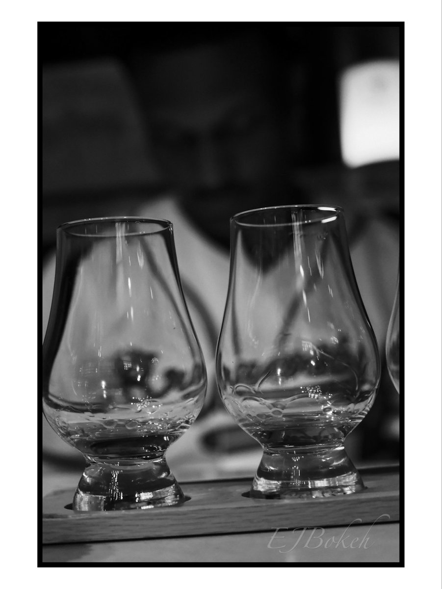 JoshBarriga1's tweet photo. Monochrome Chill Night @tokyowhiskylibrary 

#tokyo #japan #monochrome #ejbokeh https://t.co/7ZfqNA2hFA