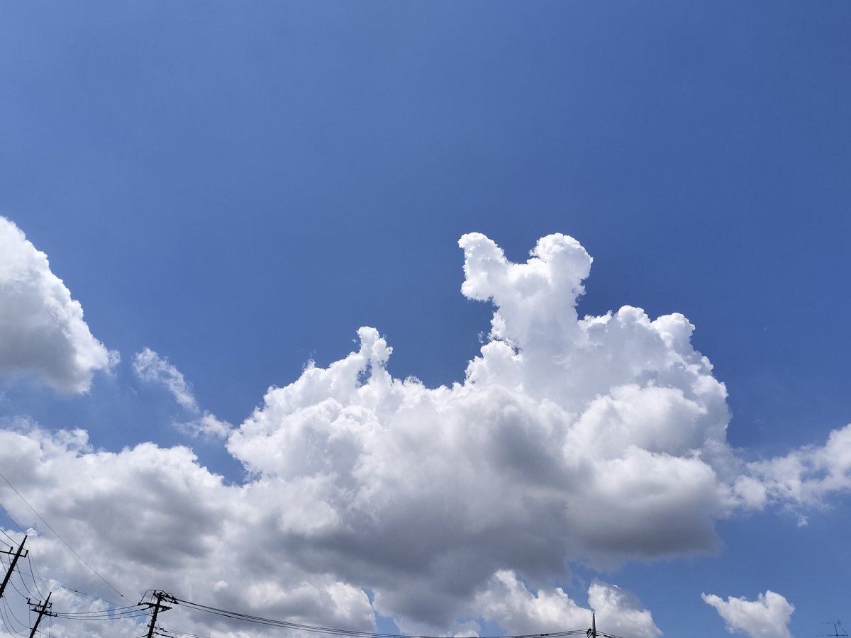 ktru0's tweet photo. 雲と空の境界線で夏を感じた今日 https://t.co/6XgfbCp9nf