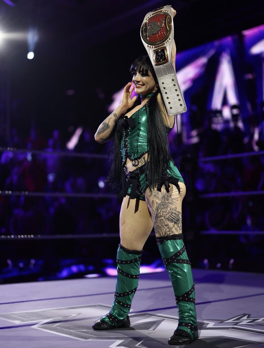 ZachFuhrman's tweet photo. For anyone who doesn’t know about Tatum Paxley:

She is one of the best all-around wrestlers in the company.  Everything that has to do with wrestling, she’s great at.  Character work, mic work, ring work, gears, passion, entrance, EVERYTHING.

Smackdown picked up a MEGASTAR. 🥹 https://t.co/HOZao8RGfZ