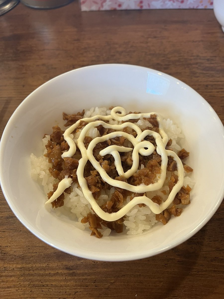 black_nikka5959's tweet photo. 環家さんにて

並 煮豚 Fサービス海苔
エアコン工事も終わり快適店内
濃い〜スープが身体に沁み渡る

ごちそうさまでした🙏🏻 https://t.co/Xnb8xU3h4f