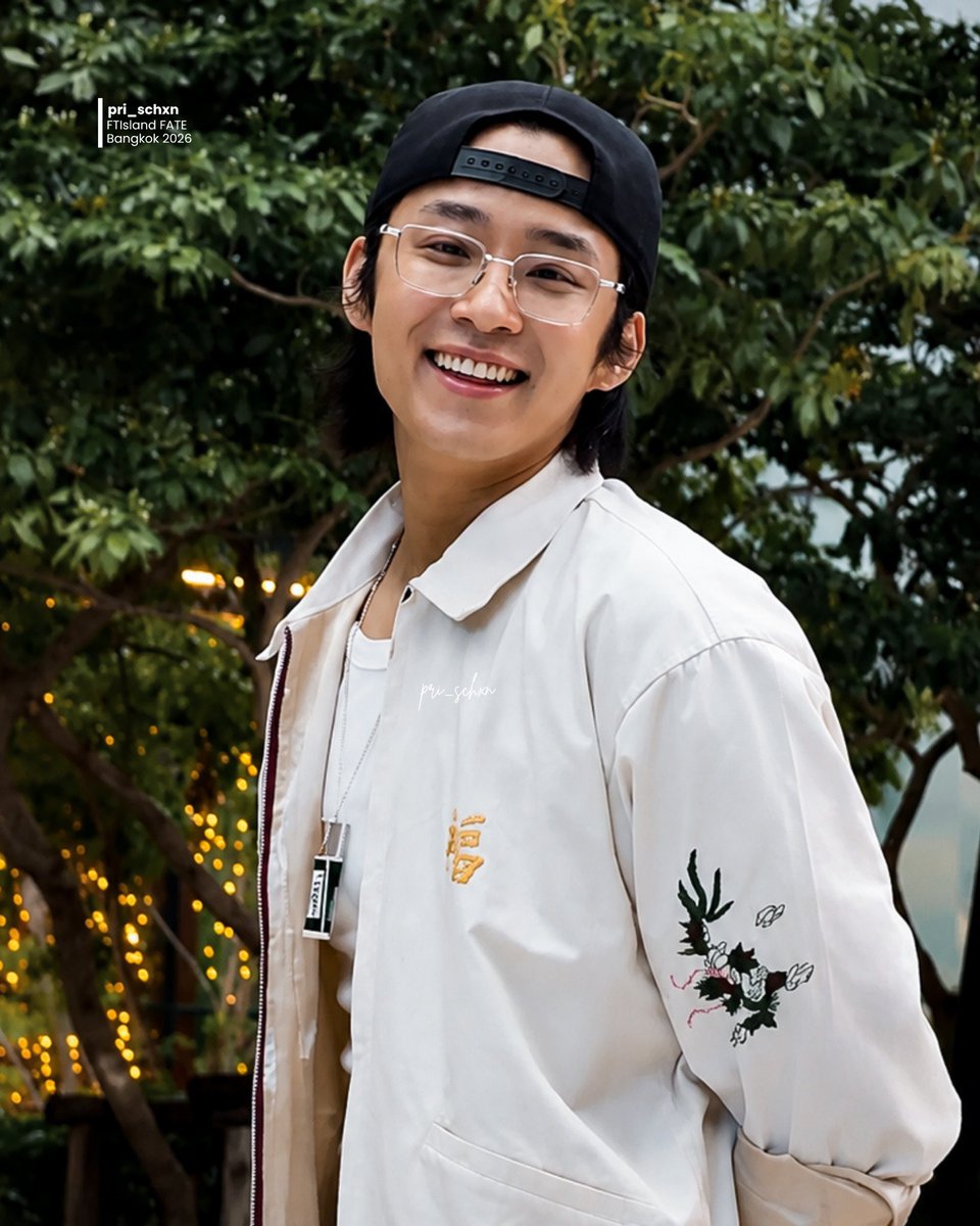 pri_schxn's tweet photo. Lee Jae Jin
Busking in Bangkok 

#FTISLAND #FT아일랜드 #이재진 #leejaejin  #saico0111 https://t.co/cIXhbKdQXG