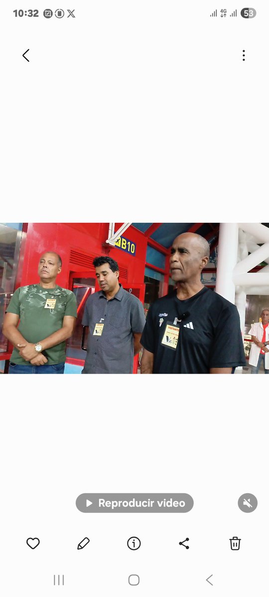 Victorvb5's tweet photo. Un nuevo grupo integrado encabezado por el equipo de balonmano@ femenino campeón de los Juegos Centroamericanos y del Caribe Santo Domingo 2026, regresó en la noche de este viernes a la patria. Donde fue recibida por el vicepresidente primero del Inder,  Raúl Fornés Velenciano. https://t.co/dAOWBJ9ks7