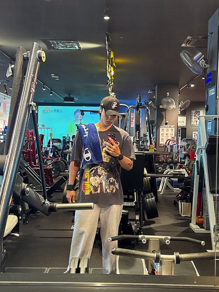 kai__taguchi's tweet photo. 🔥「8月14日まで残り38日で79kgを目指すチャレンジ」

Day30 / 38
🎯目標：8月14日までに79.0kg
⚖️朝の体重：81.9
🏋️今日のトレーニング:背中
💬今日の一言:あと2キロで完全体になる
絶対に暴飲暴食はしないと誓いました。

Zeppでバチバチな姿みせます🤘🏾 https://t.co/nX5F5yzwwD
