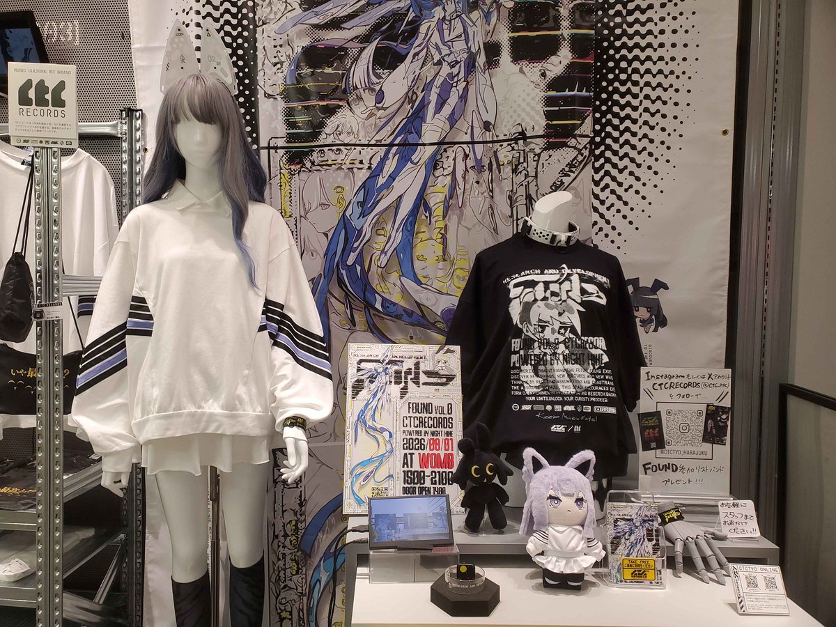 ctc_rec's tweet photo. 【ラフォーレ原宿】
こちらでは #FOUND0 のメインビジュアルを生展示しています。
また、本日からTシャツ販売、あと店舗購入特典でFOUND参加バンドを配布させて頂いています。 https://t.co/WoMoWeFWqg
