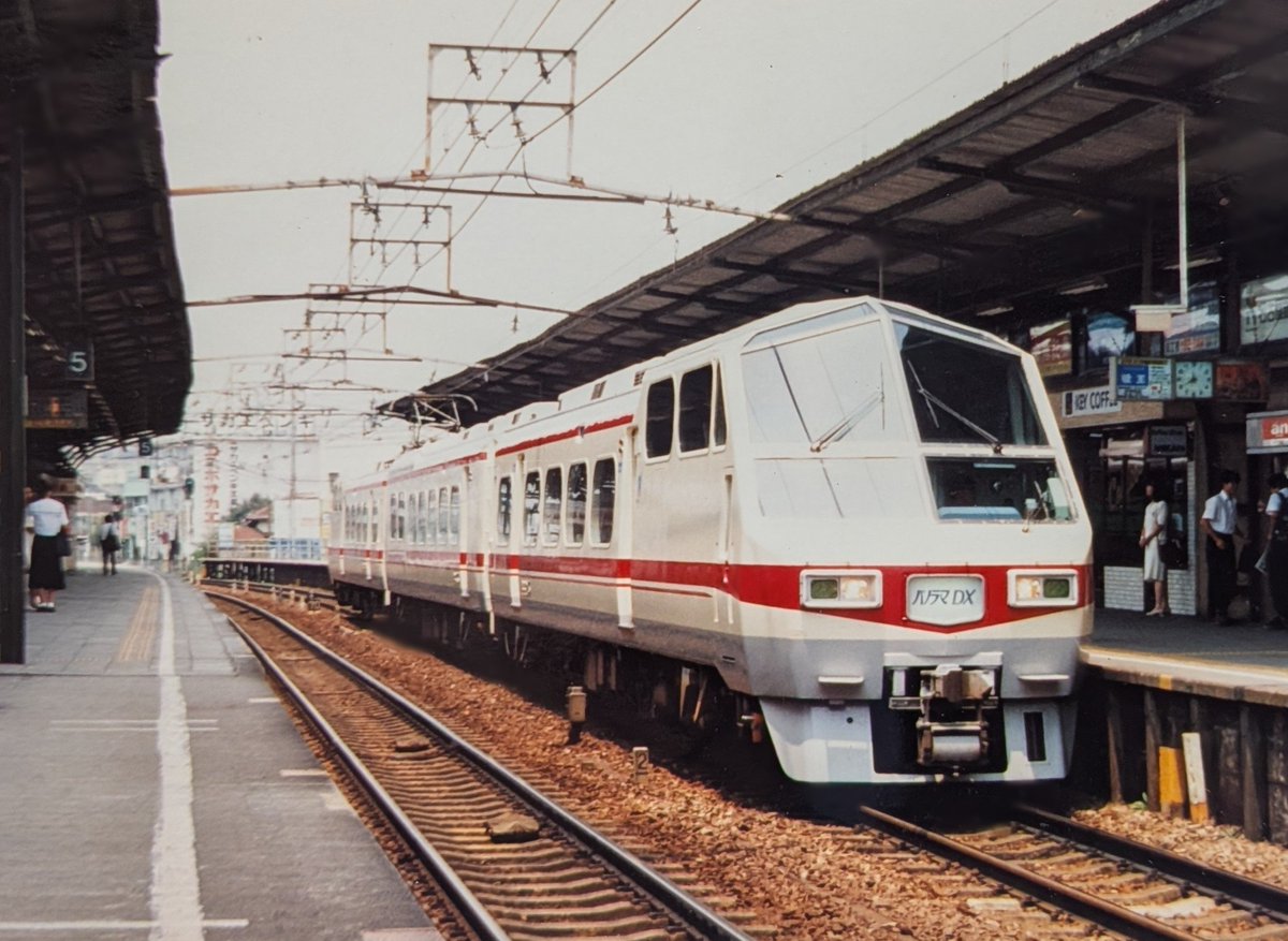 aichanpapa3's tweet photo. 今日は8800系の日
セントレア開港時に5500系とともに引退でした。
2連時代は記憶ないですね。
団体用で1編成残し、あとは一般的な座席に変更してパノスパと同じ指定席料金に
基本的に西尾線系統でしたね。
1600がデビューしてからは1600を選んで乗ったね(笑) https://t.co/X2OL6vO4el