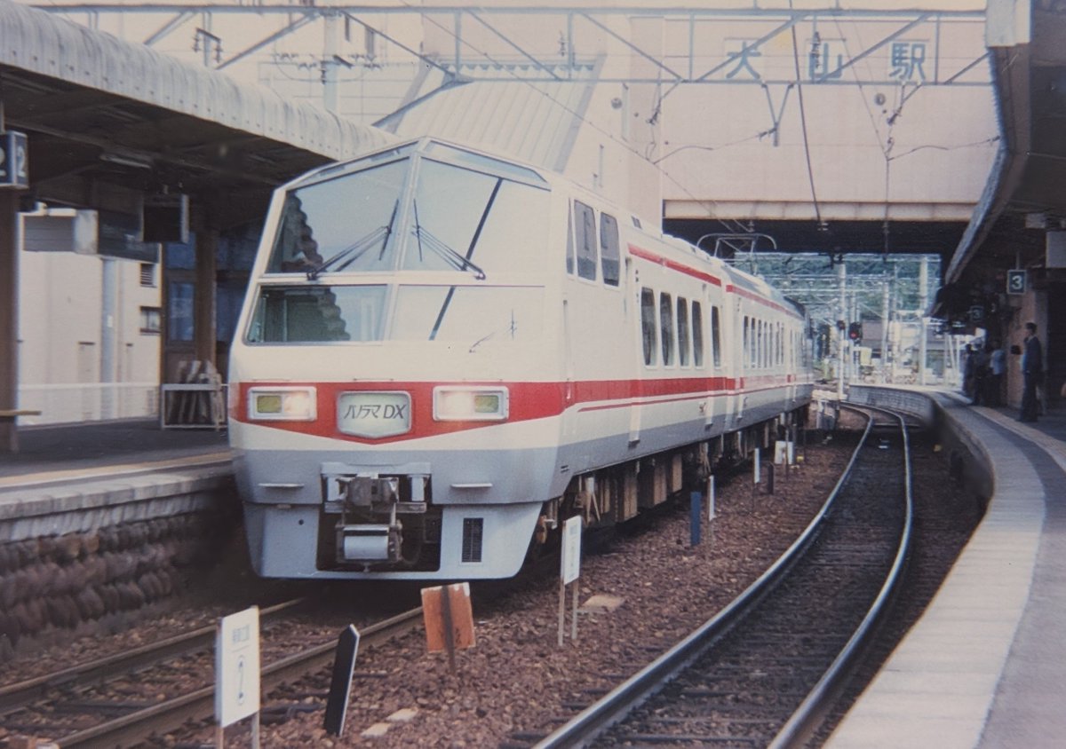 aichanpapa3's tweet photo. 今日は8800系の日
セントレア開港時に5500系とともに引退でした。
2連時代は記憶ないですね。
団体用で1編成残し、あとは一般的な座席に変更してパノスパと同じ指定席料金に
基本的に西尾線系統でしたね。
1600がデビューしてからは1600を選んで乗ったね(笑) https://t.co/X2OL6vO4el