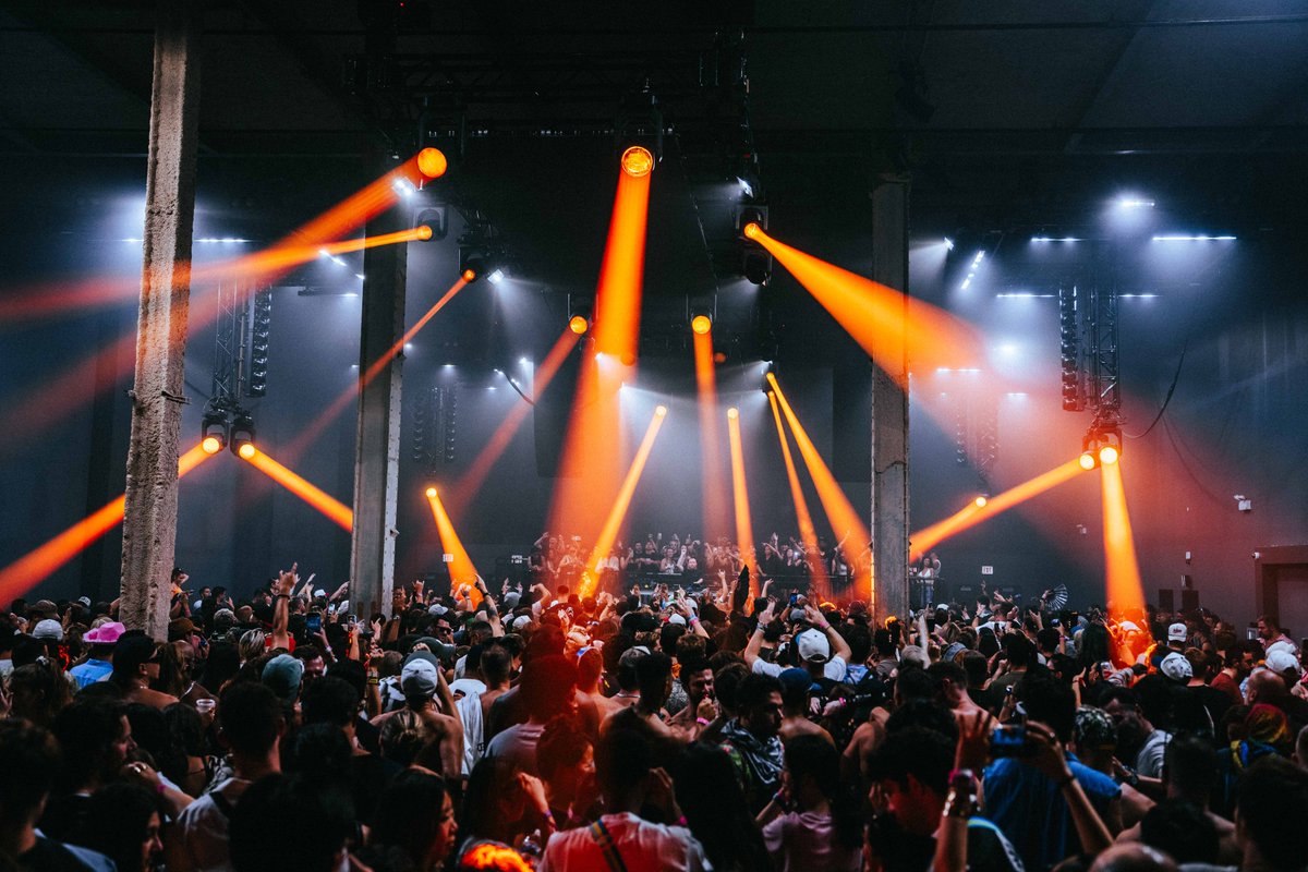 RadiusChicago's tweet photo. An intimate night with the one &amp; only, @DukeDumont to closeout our @lollapalooza Afters 🎶

📸: @blazejzalewski https://t.co/FyU4g4LkQn