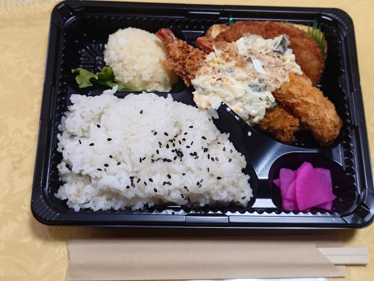 HHitoshi7's tweet photo. お昼ご飯 https://t.co/COzzjfmUtZ