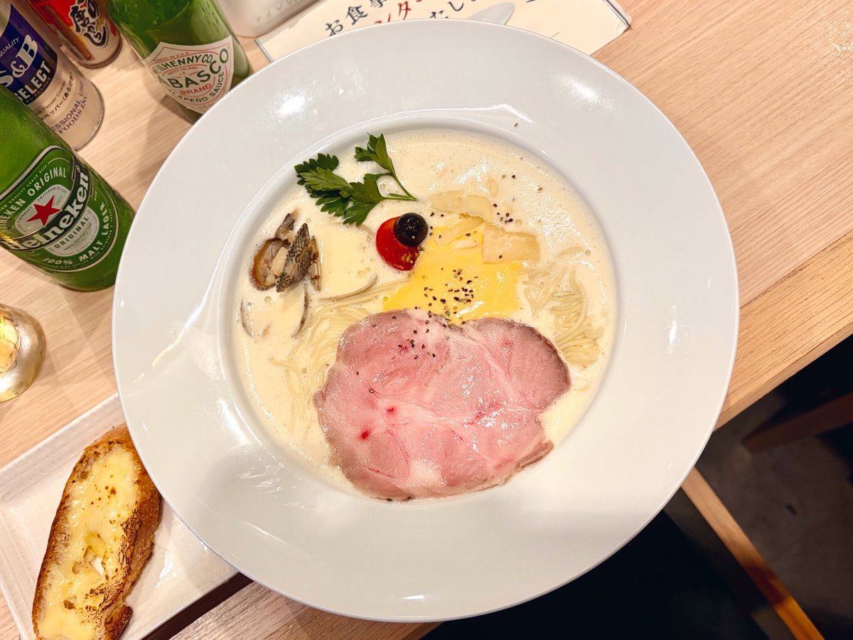 Ecno_ta's tweet photo. BONGOLIAN NOODLES GUNNERS ROAD TO LONDON
ボンゴレジャッロ
チーズバゲット 1カット https://t.co/8O32ziOgay