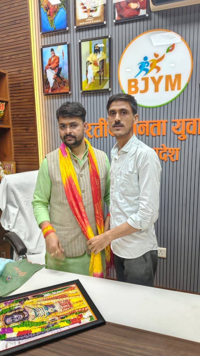 PavanSharm30616's tweet photo. भारतीय जनता पार्टी बाराबंकी के निर वर्तमान जिला आईडी संयोजक प्रिय मित्र अभय सिंह को जन्मदिन की हार्दिक शुभकामनाएं बजरंगबली आपकी समस्त मनोकामना पूर्ण करें https://t.co/mglgNdkB1R