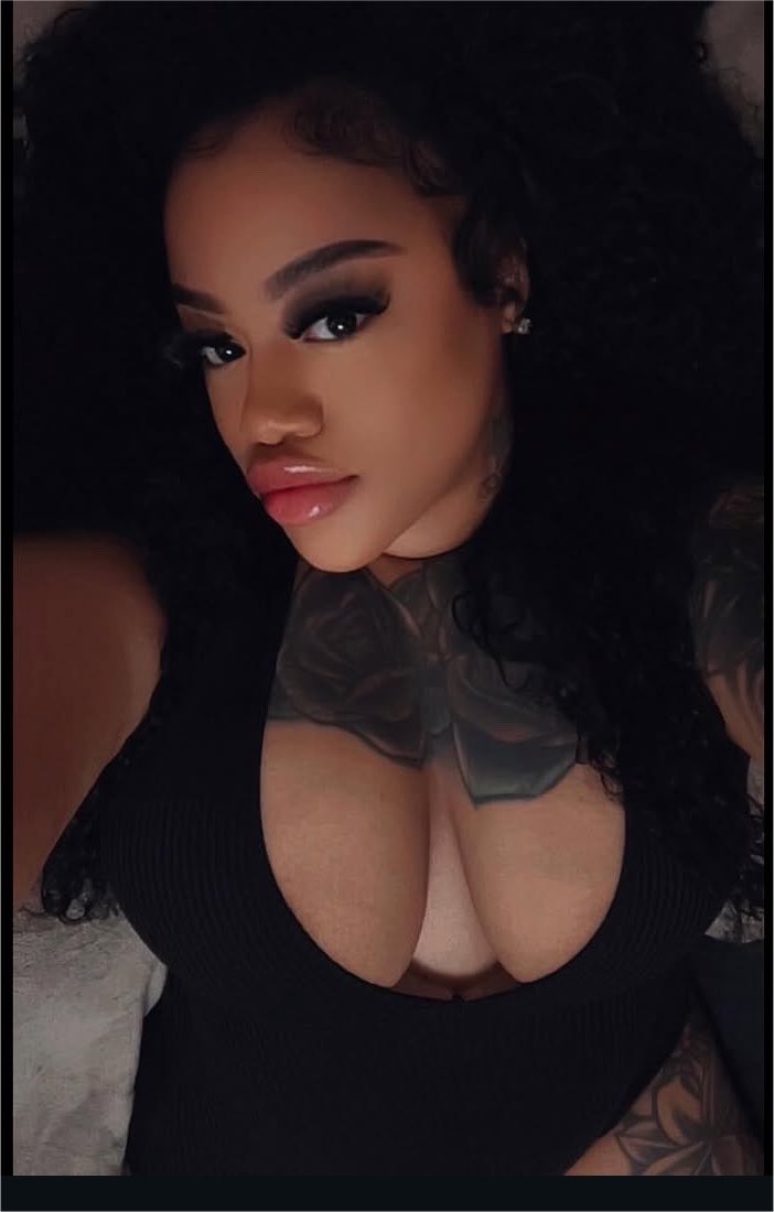D352157's tweet photo. Them Lips 😩#DSL #BlackBop #Bops #wankchat #cocktribute #candid #creepshot #cumtribute #irl #nofap #perv #pervert #goon #goonette #nutty https://t.co/l2DrFWR4kl