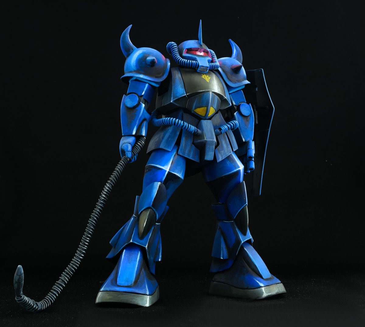 paper0121's tweet photo. 旧1/100グフを製作しました
こちら過去に製作したキットをリメイクしたもので
アニメカラーを強く意識して仕上げました
ランバラルが搭乗していそうな迫力ある仕上がりになったと思います
本日８月８日　動画公開します
どうぞよろしくお願いいたします。 https://t.co/14oufWqZn2