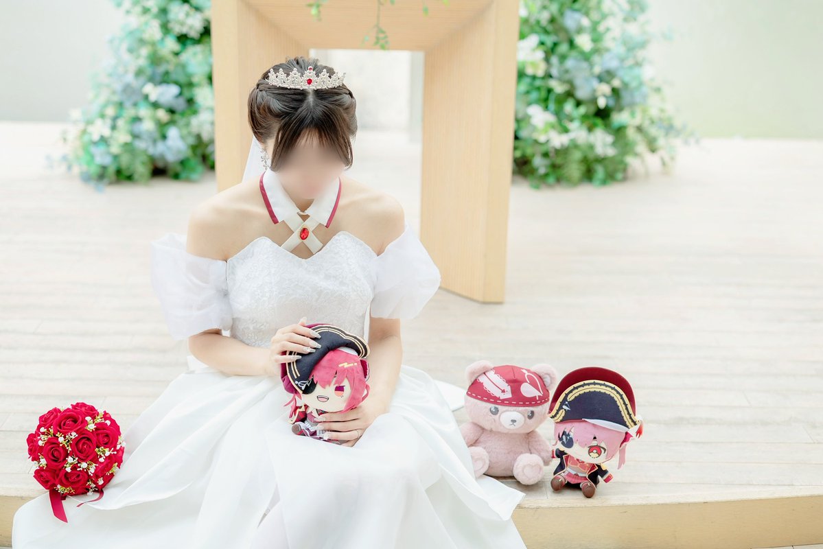 ayayonyony's tweet photo. 【マリン船長へご報告💘】

本日入籍いたしました💍✨
(令和8年8月8日)

婚活おばたんがんばえって船長に言ってもらってから早4年…
船長とお揃いのウェディングドレスが着たくて着てしまいました👰‍♀️←ヤバい奴

これからも夫婦共々、船長やホロライブを応援させていただきます🫶 https://t.co/2IVN1iiFFO