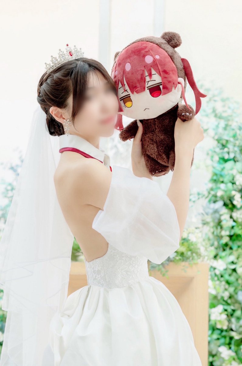 ayayonyony's tweet photo. 【マリン船長へご報告💘】

本日入籍いたしました💍✨
(令和8年8月8日)

婚活おばたんがんばえって船長に言ってもらってから早4年…
船長とお揃いのウェディングドレスが着たくて着てしまいました👰‍♀️←ヤバい奴

これからも夫婦共々、船長やホロライブを応援させていただきます🫶 https://t.co/2IVN1iiFFO