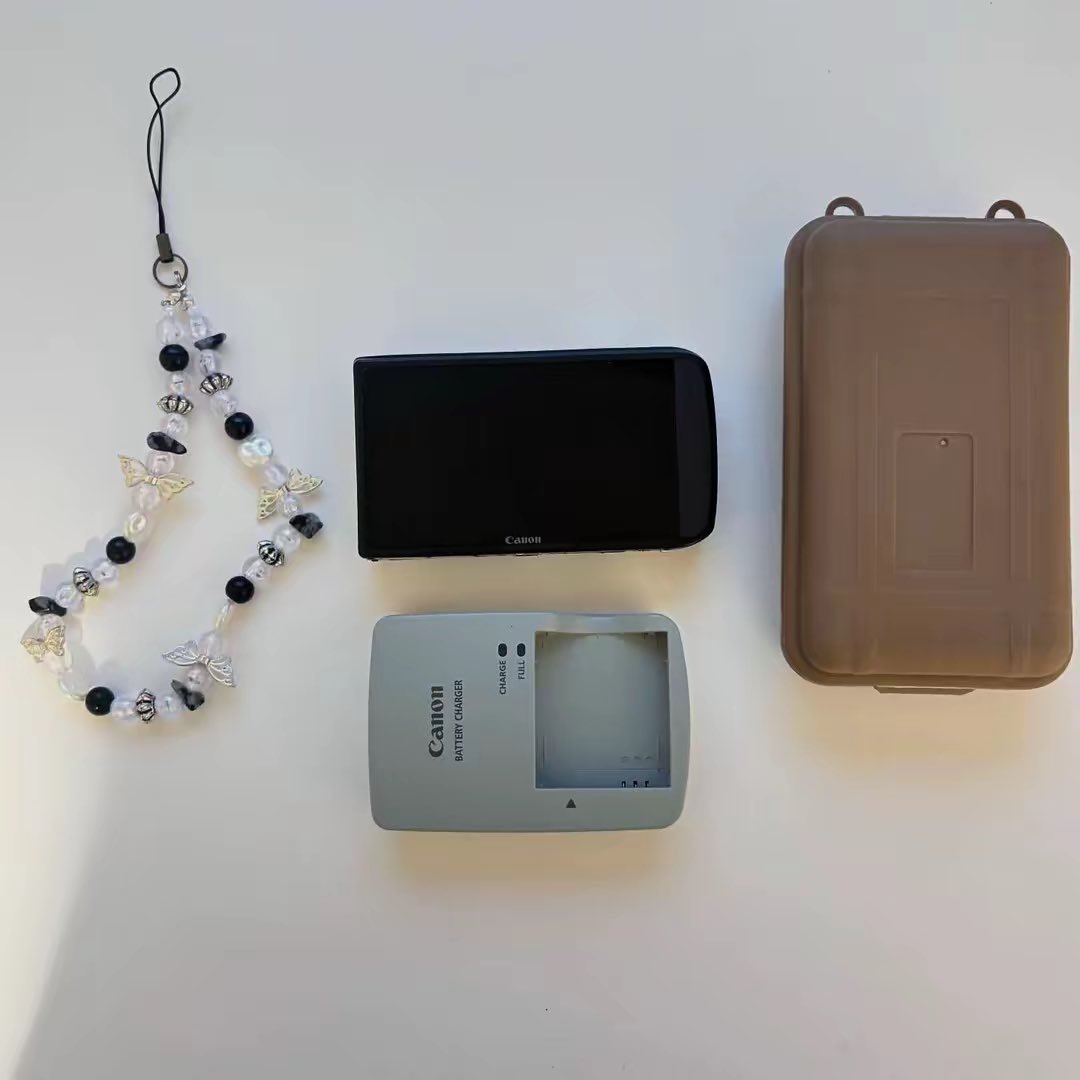 nichapacamera's tweet photo. Canon ixy10s/ixus210🐰รุ่นฮิตในTikTok
📍สามารถถ่ายภาพความละเอียดได้ที่ 14.1 เมกะพิกเซล
🛍️แฟลช เปิด-ปิดปกติ
🍒ตำหนิ:รอยตามการใช้งานเล็กน้อย

💸Price: 8290.-

(ของแถมน่ารั���ๆ)

#กล้องดิจิตอล #กล้องดิจิตอลมือสอง #กล้องดิจิตอลเก่า #กล้องดิจิตอลคอมแพค #กล้องมือ2 https://t.co/C4jRqODIQK