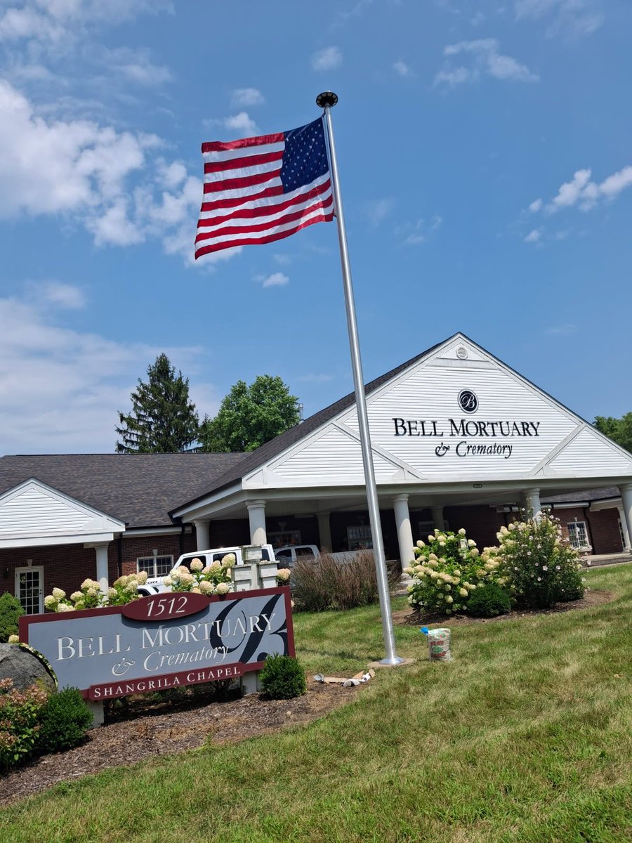 BellMortuary's tweet photo. What a beautiful sight to see!  Thank you Rick Reynolds for not only donating our new flag pole and flag but also installing it (with the help of some good friends!)
We are truly blessed! https://t.co/xyuJMbGZRv