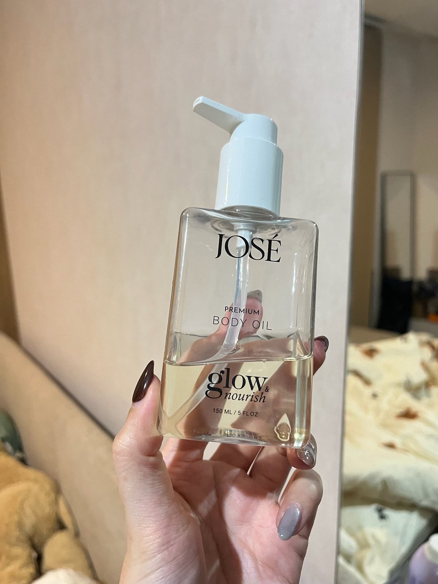 hey_itsmellow's tweet photo. @Freedomburr ขอป้ายยา Body Oil ที่ใช้แล้วผิวโกลฉ่ำสุขภาพดีสุด ๆ ตอนนี้มีโปร 1 แถม 1 ด้วยคละกลิ่นได้ ตัวนี้ซึมไว ไม่เหนียวเนอะ ผิวเล่นแสงสวยมาก กลิ่นหอมละมุน ยิ่งใส่สายเดี่ยว/ปาดไหล่ยิ่งปัง อยากให้ลองกลิ่นใหม่วอร์มวนิลาเลยงับบ
https://t.co/KKQXfOa8Bp https://t.co/WTxo1FtIyd