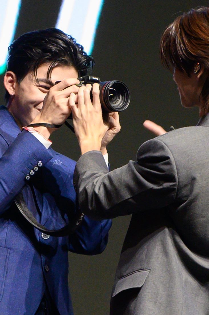 copy_venus's tweet photo. ปอนด์ไม่สังเกตเหรอวะว่าอะไรที่ยกกล้องถ่ายก็เป็นอะไรที่ชอบทั้งนั้น (เช่น ภูวินทร์) https://t.co/MocdKrqojD