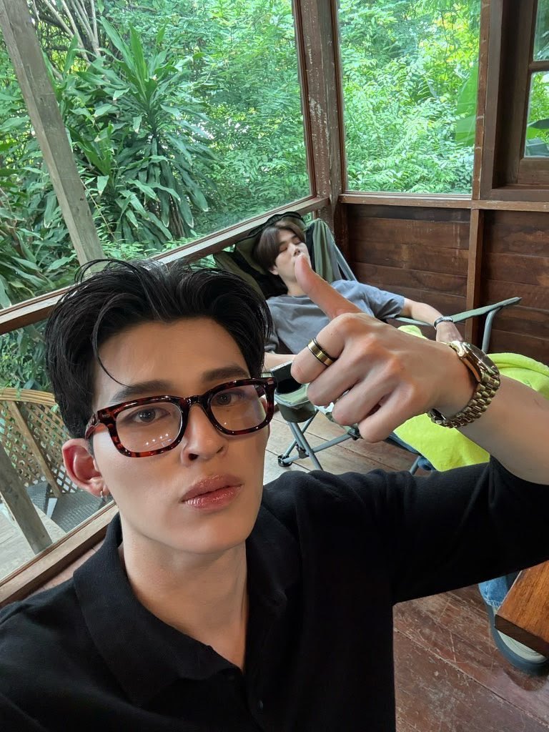 copy_venus's tweet photo. ปอนด์ไม่สังเกตเหรอวะว่าอะไรที่ยกกล้องถ่ายก็เป็นอะไรที่ชอบทั้งนั้น (เช่น ภูวินทร์) https://t.co/MocdKrqojD