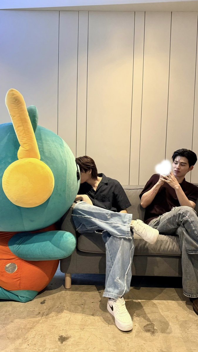 copy_venus's tweet photo. ปอนด์ไม่สังเกตเหรอวะว่าอะไรที่ยกกล้องถ่ายก็เป็นอะไรที่ชอบทั้งนั้น (เช่น ภูวินทร์) https://t.co/MocdKrqojD