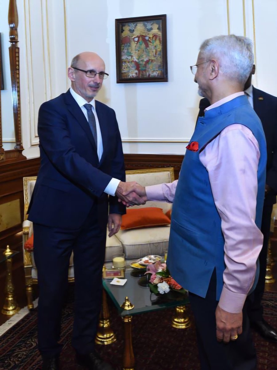 PeterHuleNYi's tweet photo. India in 7 unforgettable days — from geopolitics and diplomacy to culture and cutting-edge tech. 🇮🇳
Thank you, @AmbHarishP, for an incredibly enriching experience, warm hospitality, and so many lasting impressions. Namaste, India! 🙏 https://t.co/m6x6A2TFJC
