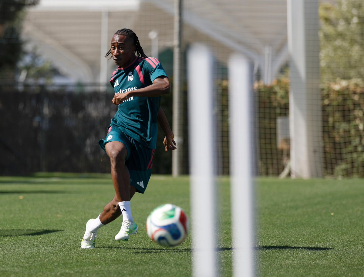 LigadeCampeones's tweet photo. 🤩 Nuevo chico en la oficina...

#UCL https://t.co/dyJFapI9XZ