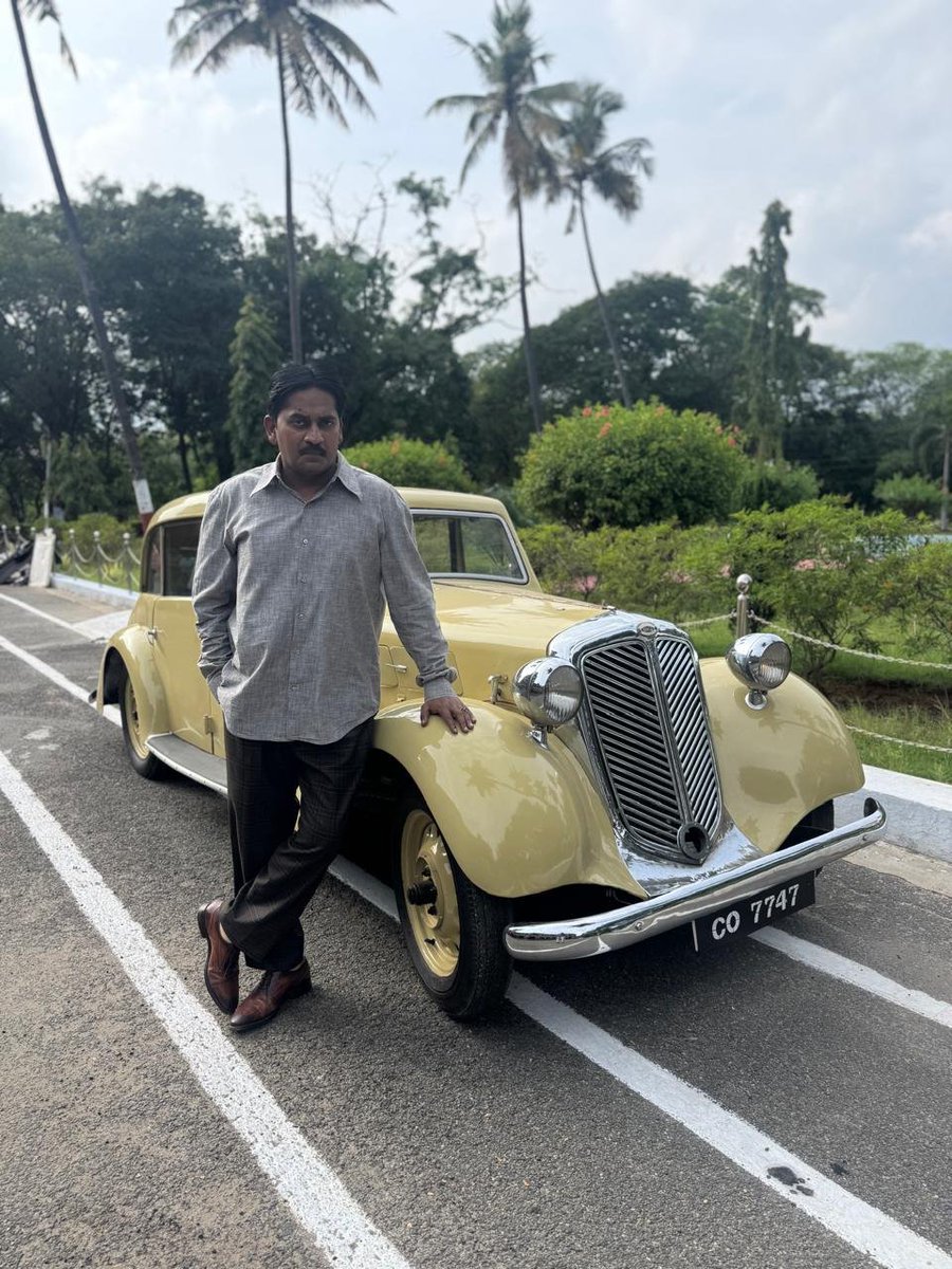 XMovieHolic's tweet photo. .#Karunakaran ah comedy characterla paathu pazhagiya namakku, #GDN la avaroda serious performance oru pleasant surprise! 

Characterku perfecta fit aagi, romba naturala pannirukaaru. 

Ippadiyaana guna chithira roles avarukku innum neraya kudukalam! ❤️ https://t.co/PAyZOfWkUX