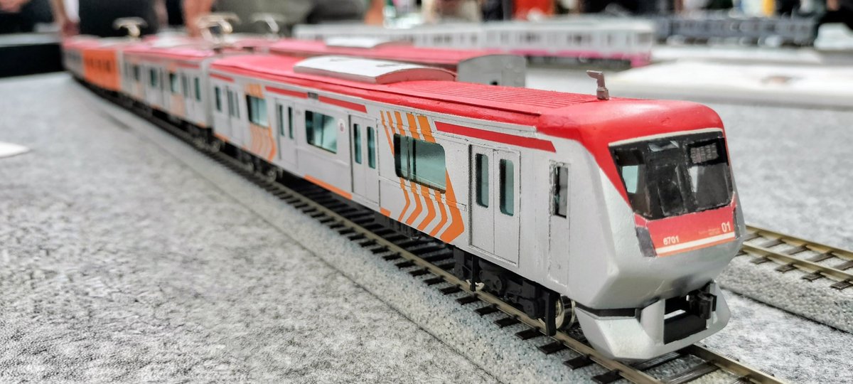 n501dn1's tweet photo. スクラッチペーパー製、実物拝見させて頂きました！製作意欲を湧き立てる作品です。DD60を製作した時のように。HO 東急6000系 https://t.co/lVivmGV0Fn