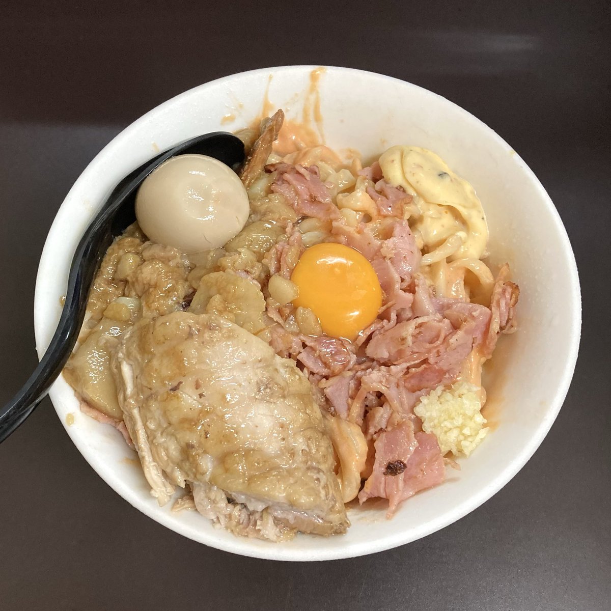 ramen_life_'s tweet photo. ラーメン一心
埼玉県東松山市古凍868-8

・限定 冷やし明太カルボ 大盛
（エビマヨ、ニンニク少、アブラ）

濃厚な明太子ダレにムッチムチの自家製麺が絡み合い堪らん味わい🎵
分厚い豚は超柔らか〜🐷✨
激ウマでした〜😆👍
ご馳走様です😊 https://t.co/HebgAkrAaP