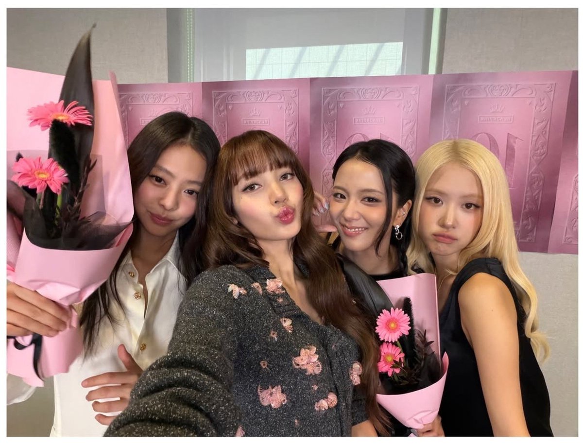 niyashaaaa010's tweet photo. BLACKPINK isn’t disbanding guys🤧😭 https://t.co/lWVpdAF0NA