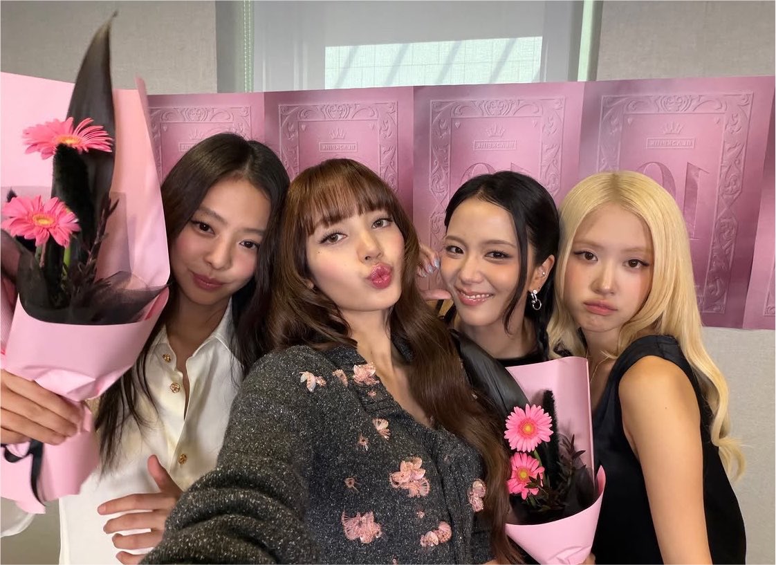 BBU_BLACKPINK's tweet photo. NEW OT4 PHOTO!!! https://t.co/Q5TNraqQ7z