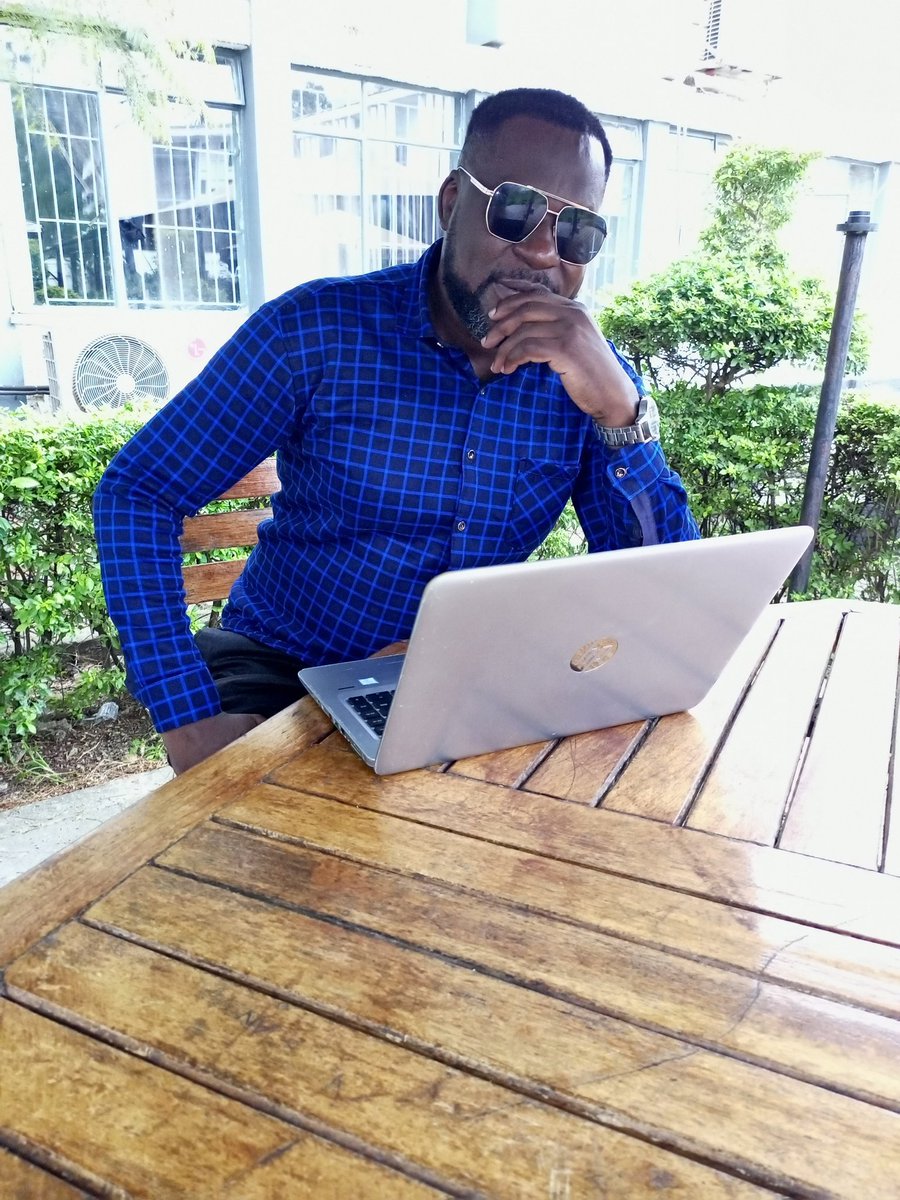 Mtotomzuri001's tweet photo. NP: Tojours OK

Muongo naulozi ni Watu wa..

Kama uko ndani ya 
#Rabaraba 
@RadioTaifaFM
Na 
Mzairwa @Ya_mfumu 

Weka Mkono ✋ juu...

#Rabaraba Mambo Ni #RabaRaba https://t.co/Y5R7isdAlI