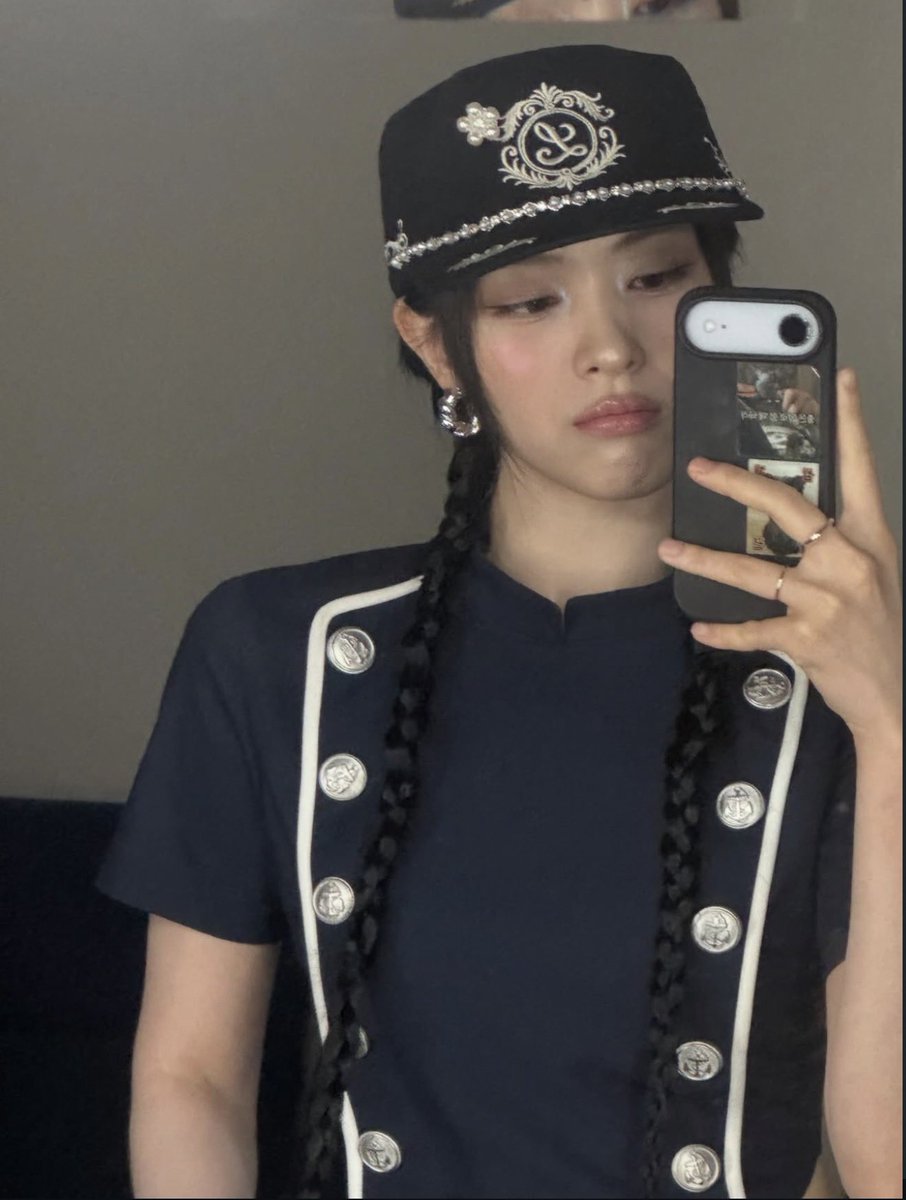 bbokyrah0801's tweet photo. @seasiren07 Hyunjin and Ryujin https://t.co/miHZcNc3FZ