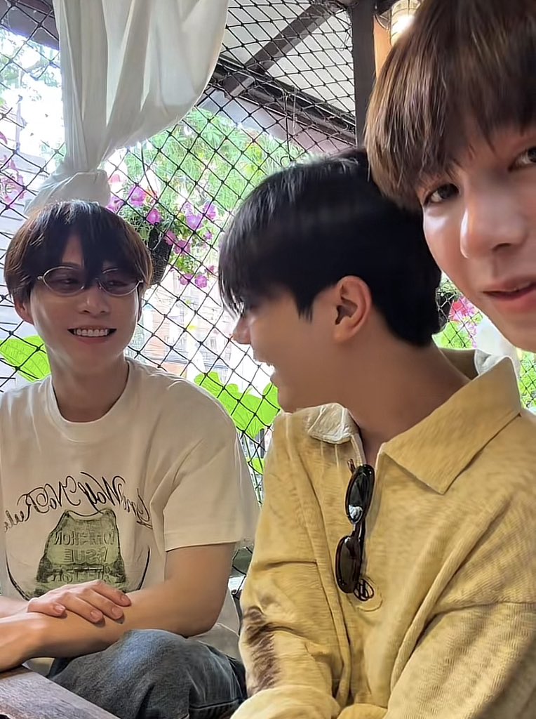 ll3LeEdlnLoveYH's tweet photo. สายตาเว่อตอนมองตลพูดอ่าาา น่าฮักขนาดนี้บ่มีใจแน่หรือพี่จ๋า 🥰
คูฮาร์ทผู้ทำบุญใหญ่ให้บัวลอย 😘
#บีเวอร์ต้นหลิว #BeverTonliew #cooheart https://t.co/IQKz4UPgA3