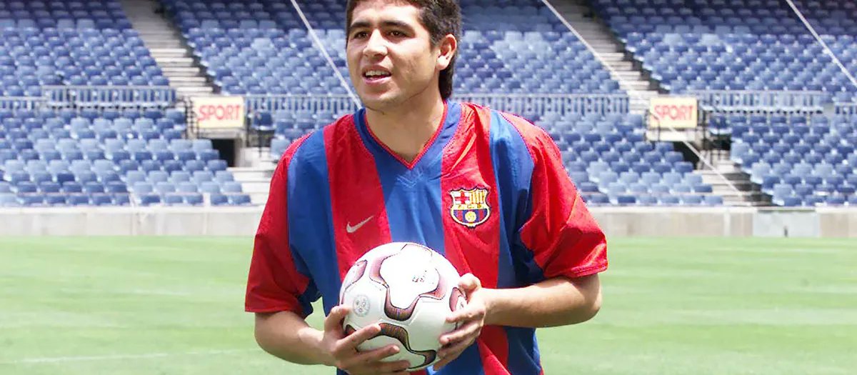 The1899FCB's tweet photo. FC Barcelona will do something for the first time in 24 years tonight by playing a good old triangular.

You'd have to go back to the 2002/2003 preseason to find the last. 

In Amsterdam, recent summer signing Juan Román Riquelme impressed by scoring two during a 4-2 win over Parma. 

To the home team Ajax, though, Louis Van Gaal's side lost 4-3.  🧵