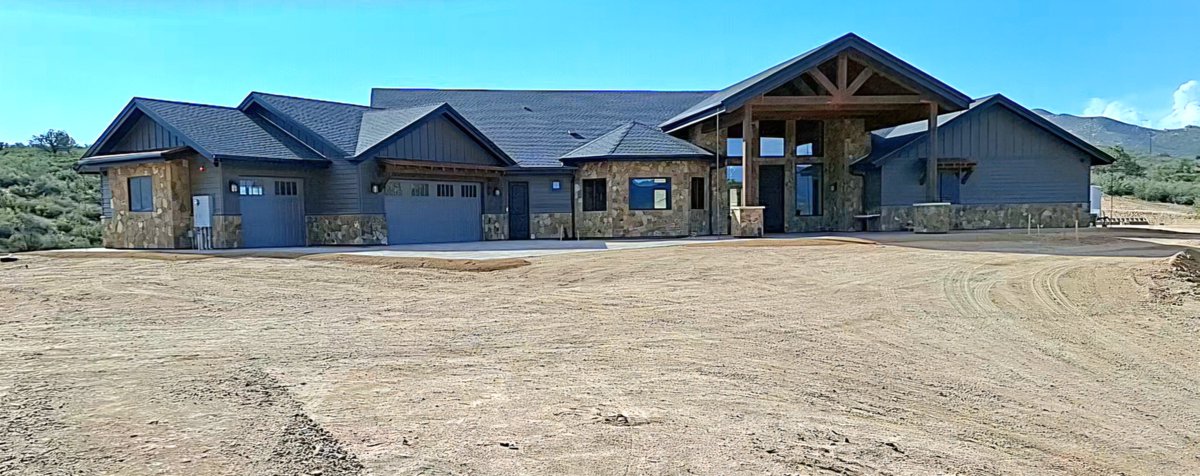 TheCleanChoice's tweet photo. This is Clearly Clean Window Cleaners' latest residential new construction window cleaning. The builder of this private home is Kevin Hunsucker, owner of  Elk Ridge Development, LLC, in Prescott, Arizona. https://t.co/STmZOhFSaF