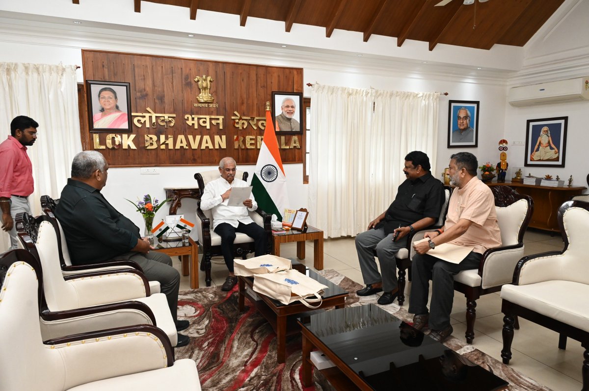 KeralaGovernor's tweet photo. The Thiruvananthapuram Chamber of Commerce and Industry President, S. N. Raghuchandran Nair along with Secretary Abraham Thomas and Treasurer Ranjit Karthikeyan, presented 'Onakkodi' to
Hon'ble Governor of Keralam, Shri. Rajendra Viswanath Arlekar,  today at Lok Bhavan https://t.co/LeQmBQuNe7