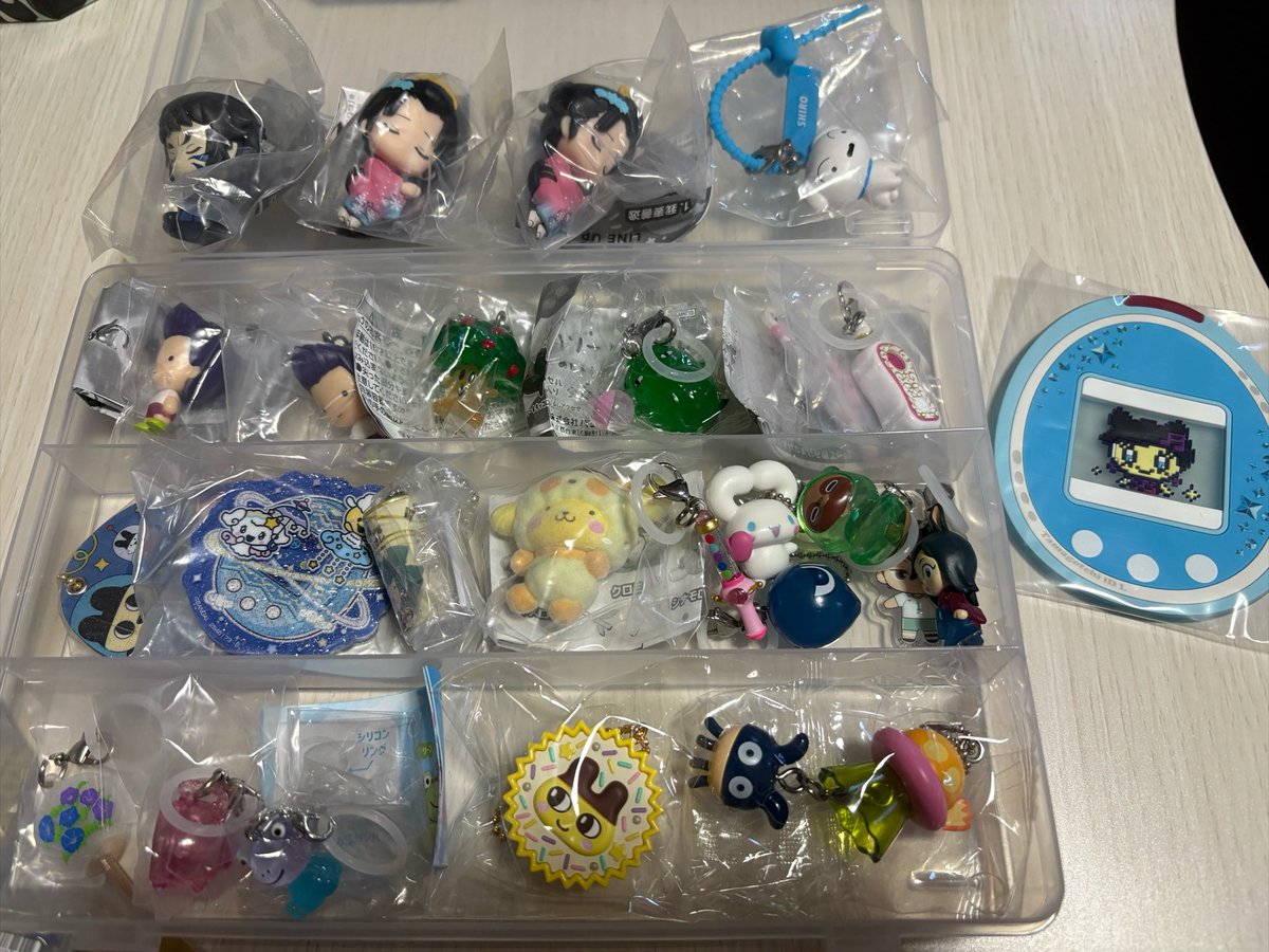 taenukimasu's tweet photo. 譲渡 買取 交換 ガチャ めじるしアクセサリー サンリオ たまごっち 鬼滅の刃

譲)1,2枚目

求)定価＋送料
　　めじるしまめっち、いるかっち
　　めじるし五条悟

1枚目1点につき2枚目2点、
合わせて買取いただける方、
纏めての方優先いたします。

お気軽にご連絡ください☺️ https://t.co/xw9MNASOXe