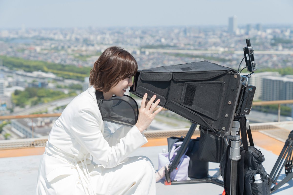 ctv_dorama's tweet photo. ママ友を地獄へ落とす悪魔の女 "孔美子" 
撮影の合間はこんなにお茶目🥳

#おちたらおわり 1️⃣話〜3️⃣話＋最新話が無料！
https://t.co/DizyP9qiAR
孔美子の目的を予想しながらご覧ください👆

第7️⃣話は8月12日㊌24:24〜🌹
#篠田麻里子 @mariko_dayo https://t.co/Fq6ZWuWT0M