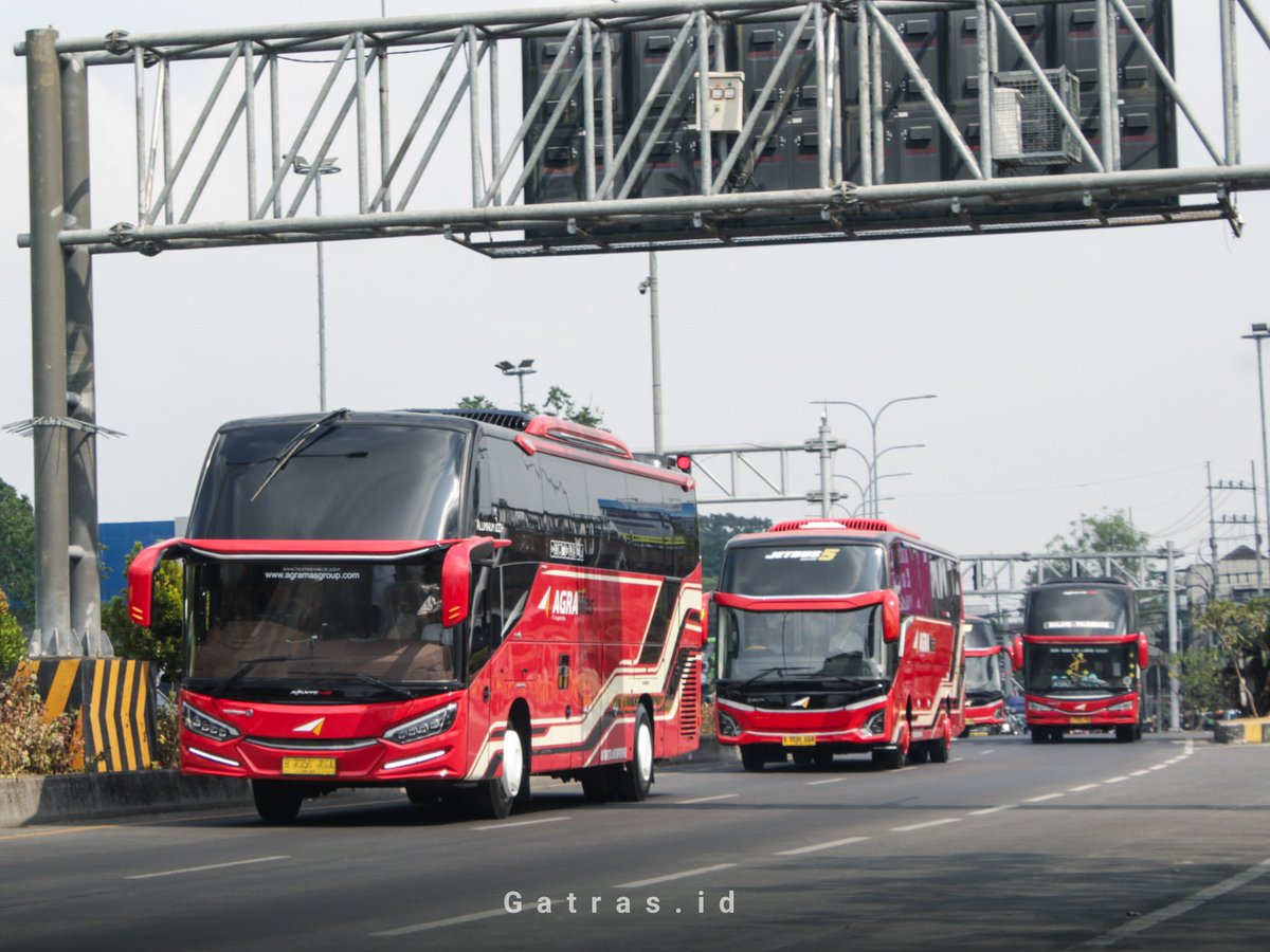 gatras_id's tweet photo. Telah rilis 6 unit PO AGRA MAS diantaranya 2 unit dari Karoseri Tentrem sedangkan 4 unit lainya dari Karoseri Adi Putro Malang. https://t.co/Sbvp1x8sFA