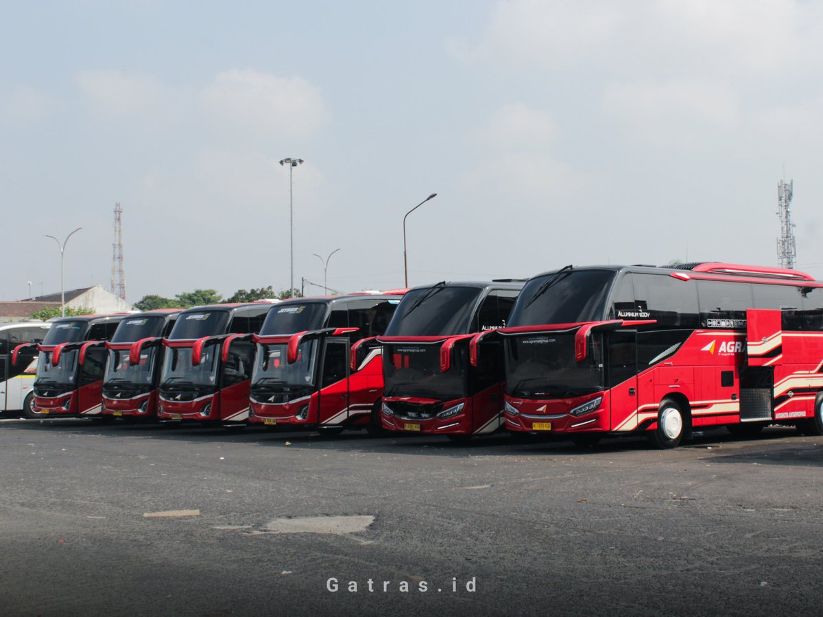 gatras_id's tweet photo. Telah rilis 6 unit PO AGRA MAS diantaranya 2 unit dari Karoseri Tentrem sedangkan 4 unit lainya dari Karoseri Adi Putro Malang. https://t.co/Sbvp1x8sFA