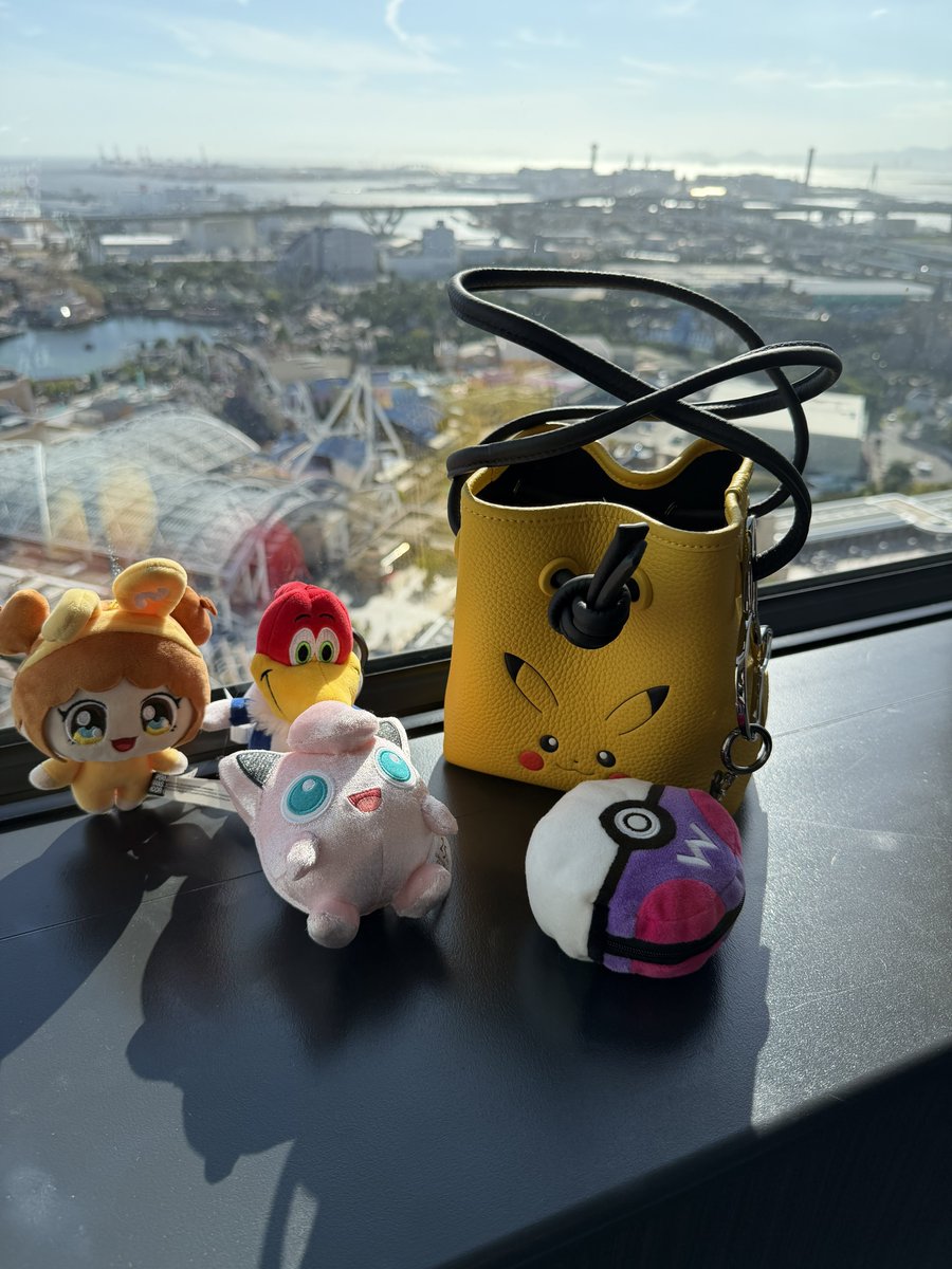 sachiriena's tweet photo. ピカチュウバッグも梅阪で買った😂 https://t.co/H4mj7mAHKh