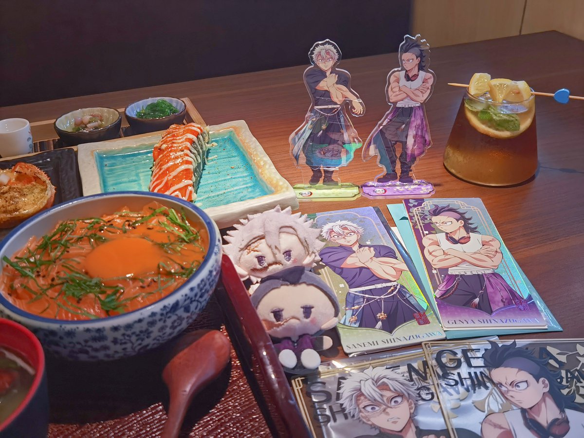 ash1ki's tweet photo. 结束，好不容易出来一趟想吃三文鱼就去吃了，拍完发现有点不对主题啊。这次哥弟超级火热差点买不到了…💚💜太漂亮了全都漂亮般配到不行 https://t.co/fmz0uotekx